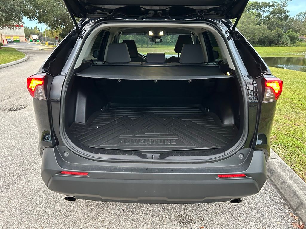 Thumbnail: 2022 Toyota RAV4 - 8