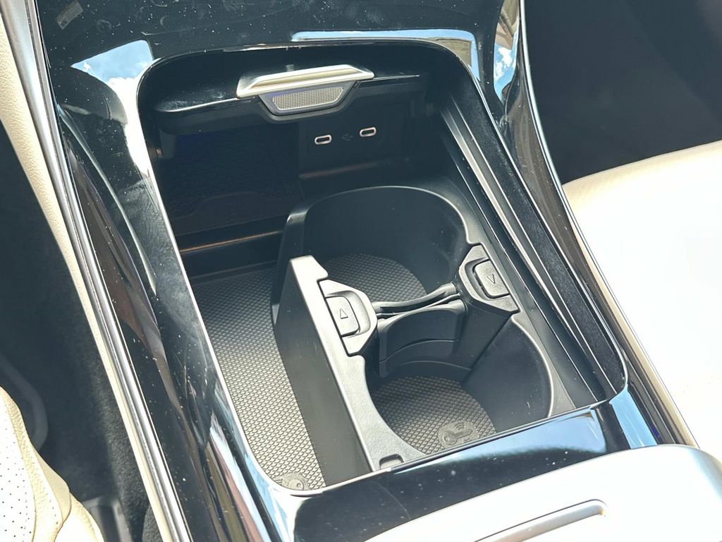 Thumbnail: 2025 Mercedes-Benz C-Class - 11