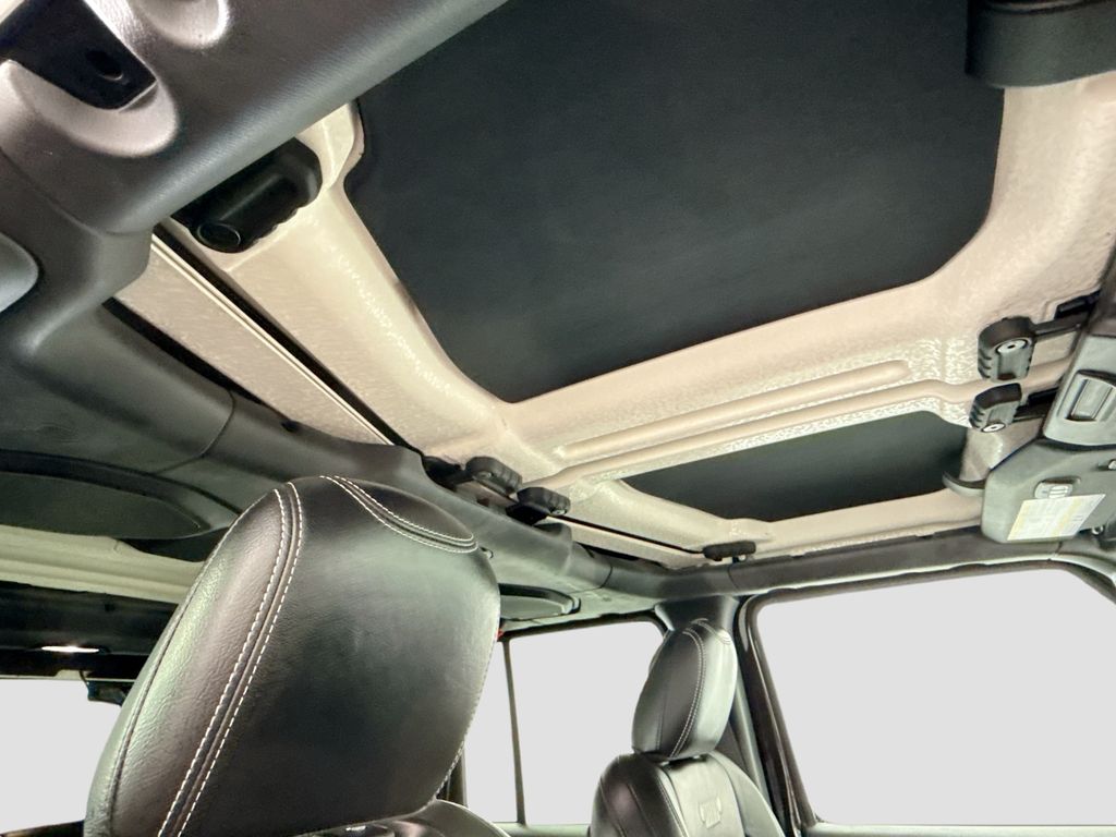 Thumbnail: 2018 Jeep Wrangler - 21