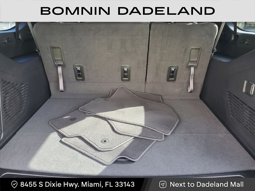2024 Chevrolet Suburban LS photo