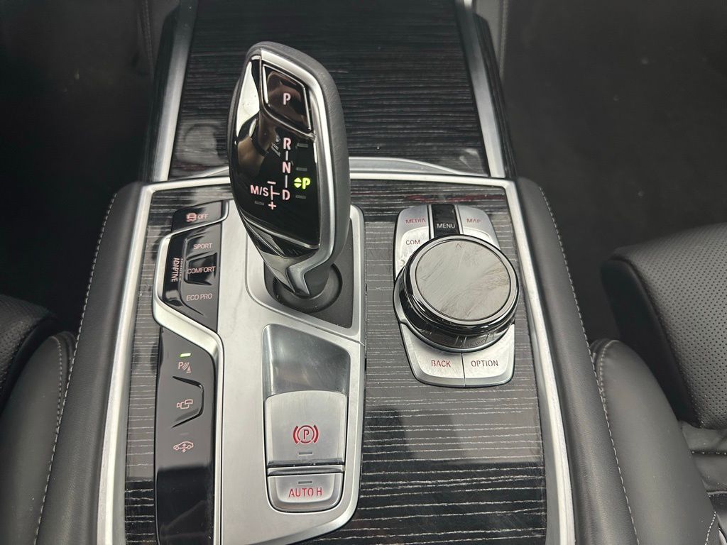 Thumbnail: 2022 BMW 7 Series - 22