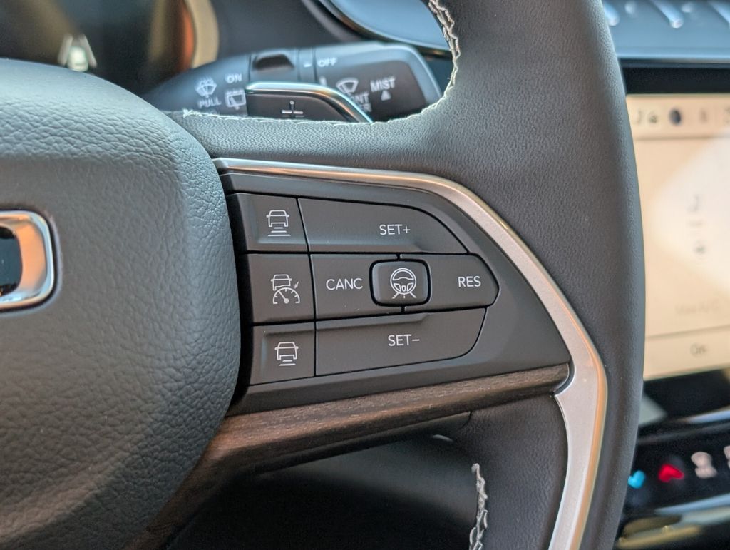 new 2026 Jeep Grand Cherokee car, priced at $46,725