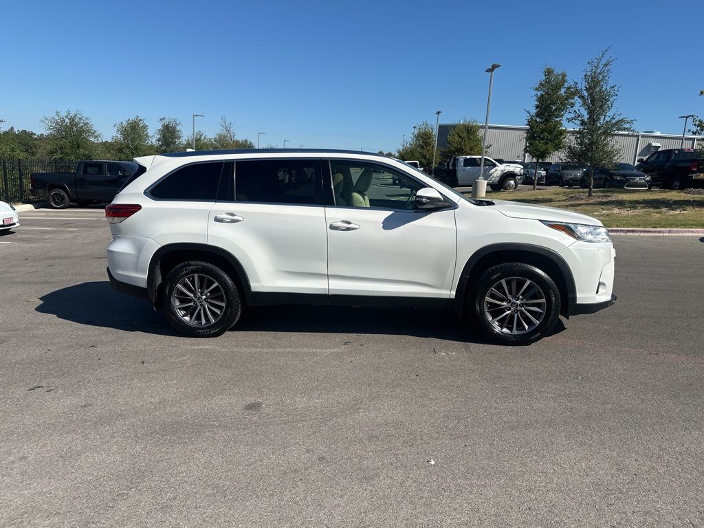 Used Car 2019 Toyota Highlander  Xle For Sale Under $25,000 In Austin, Texas