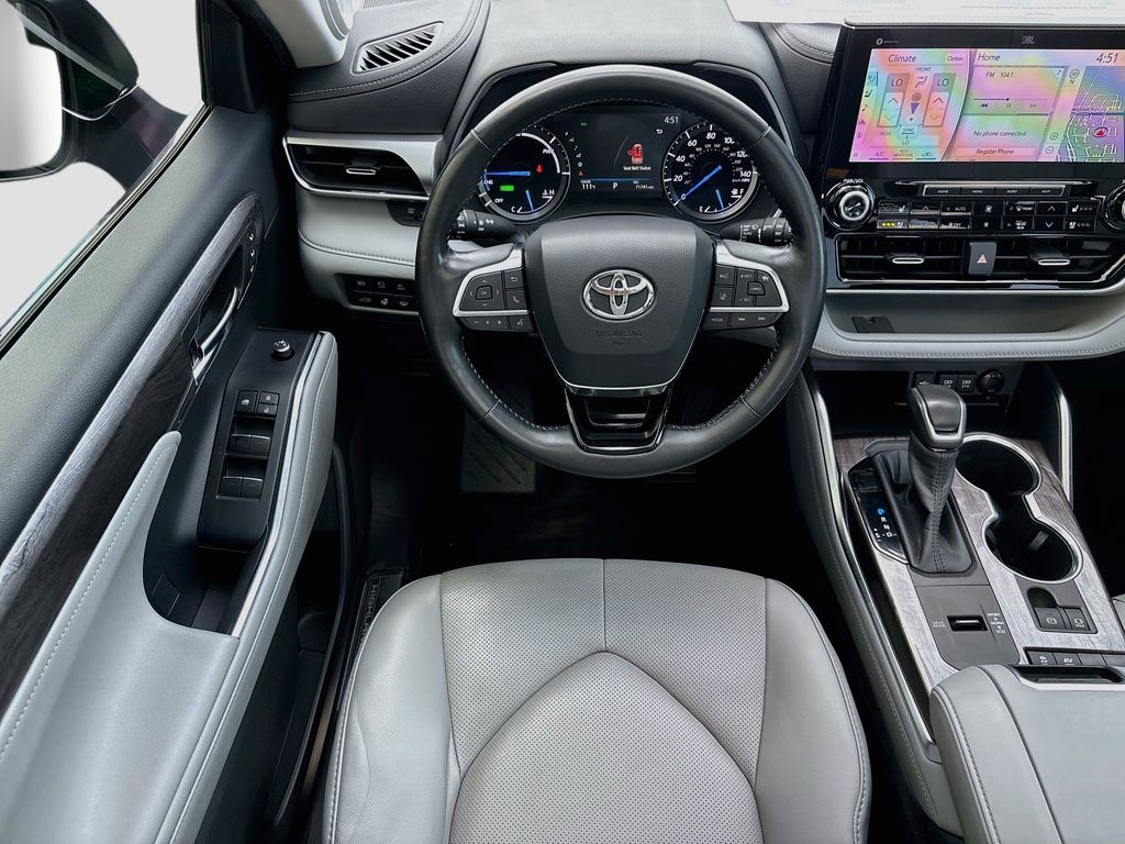 Thumbnail: 2020 Toyota Highlander - 10