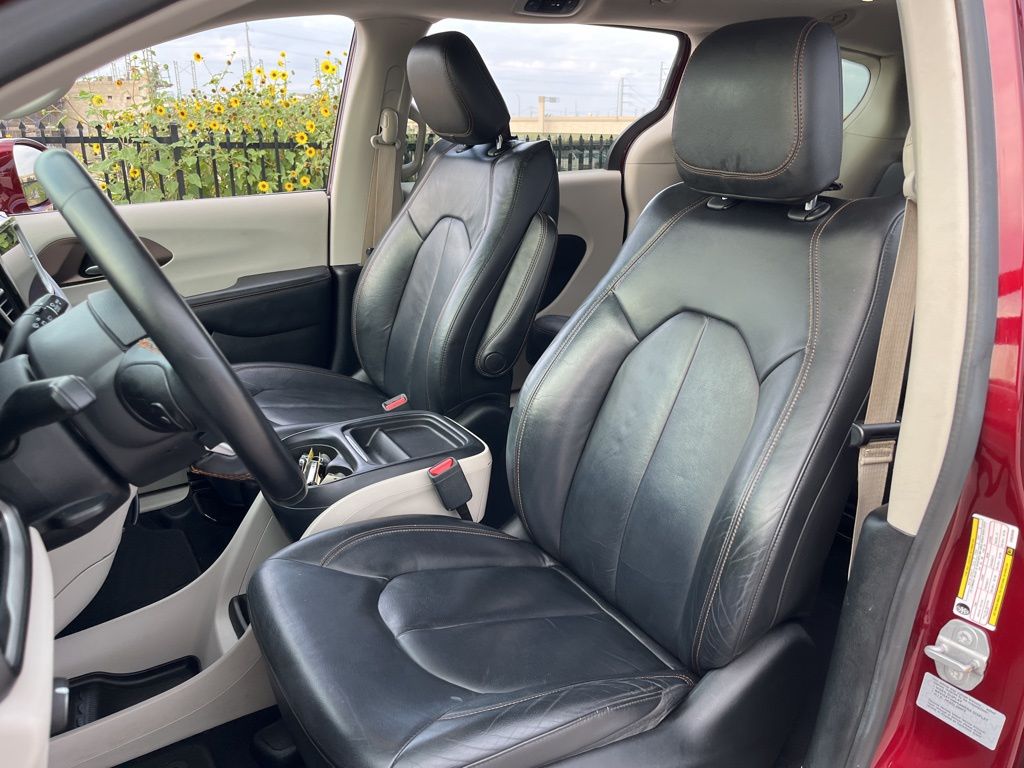 Thumbnail: 2017 Chrysler Pacifica - 25