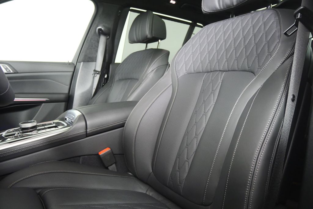 Thumbnail: 2026 BMW X7 - 11