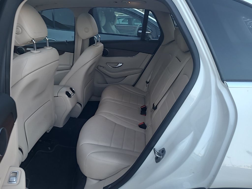 2022 Mercedes-Benz GLC 300 7