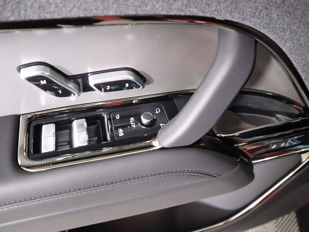 Thumbnail: 2026 Land Rover Range Rover Sport - 25