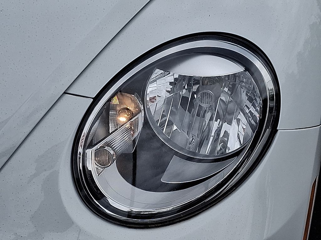 2017 Volkswagen Beetle S 9