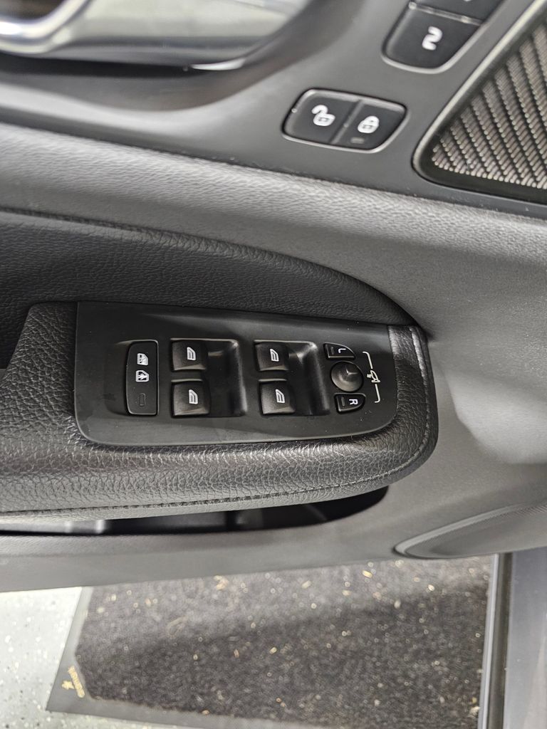 Used 2021 Gray Volvo T6 Inscription image 22