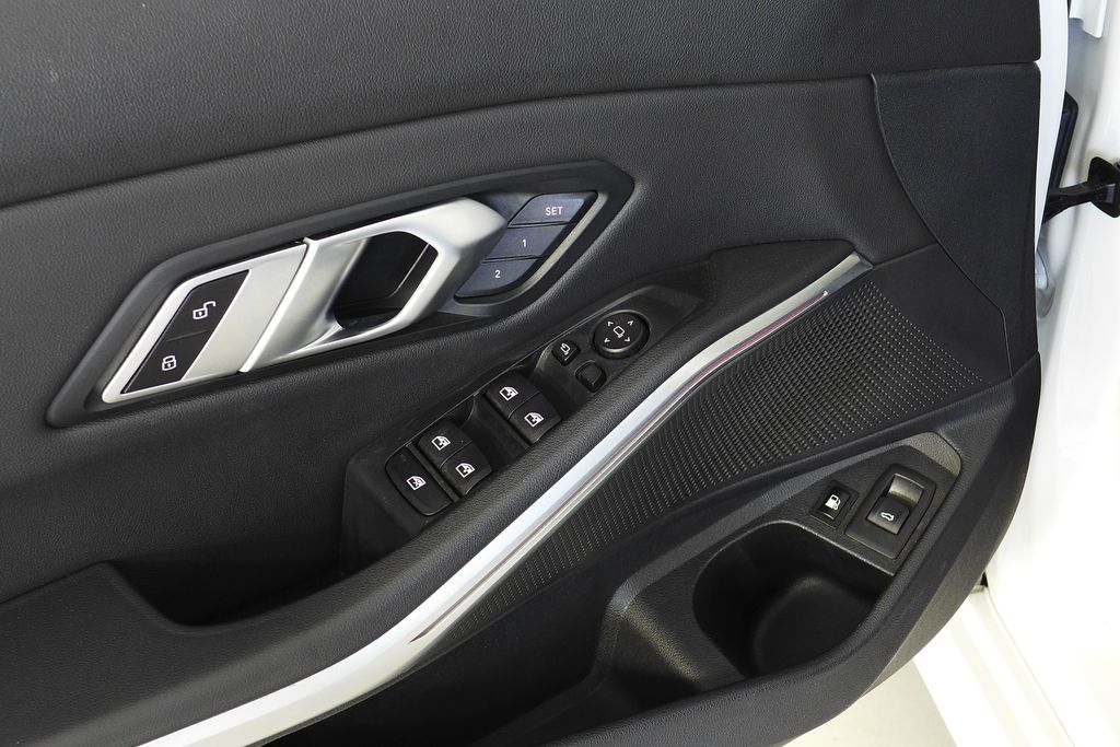 Thumbnail: 2021 BMW 3 Series - 12