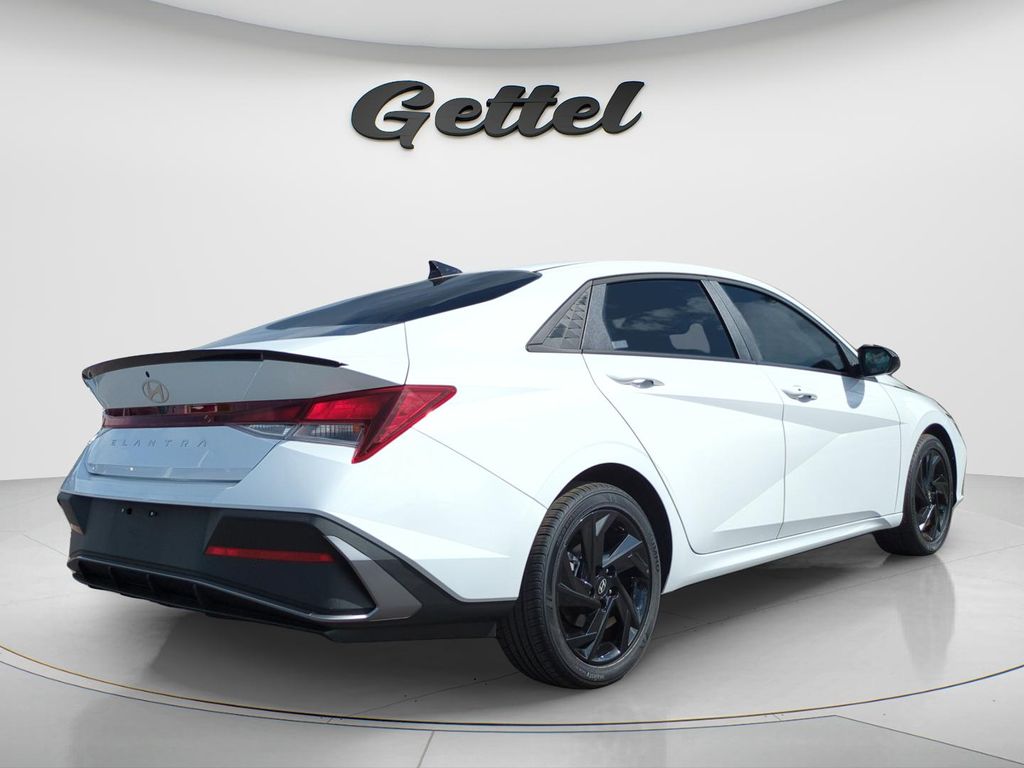 Used 2026 White Hyundai SEL Sport image 5