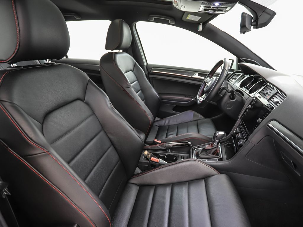 Thumbnail: 2019 Volkswagen Golf - 30