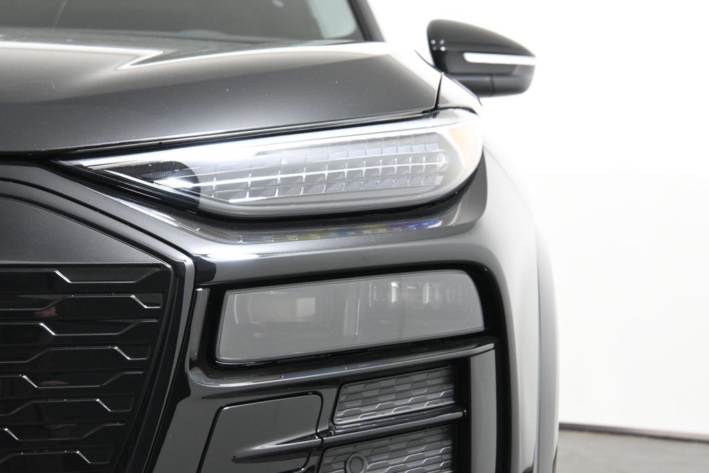 2025 Audi e-tron Premium 10