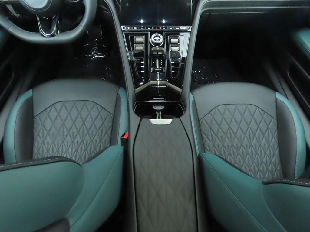 Thumbnail: 2025 Aston Martin DB12 - 17