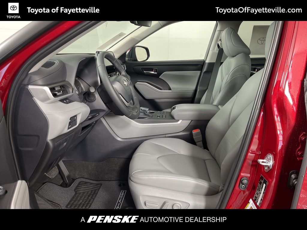 Thumbnail: 2026 Toyota Highlander - 26