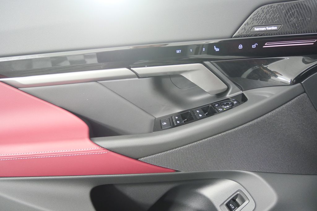 Thumbnail: 2026 BMW 5 Series - 9