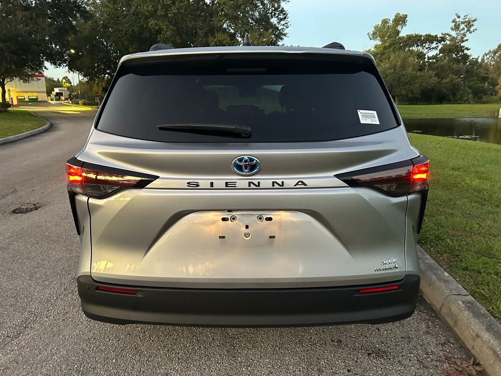 Thumbnail: 2024 Toyota Sienna - 4
