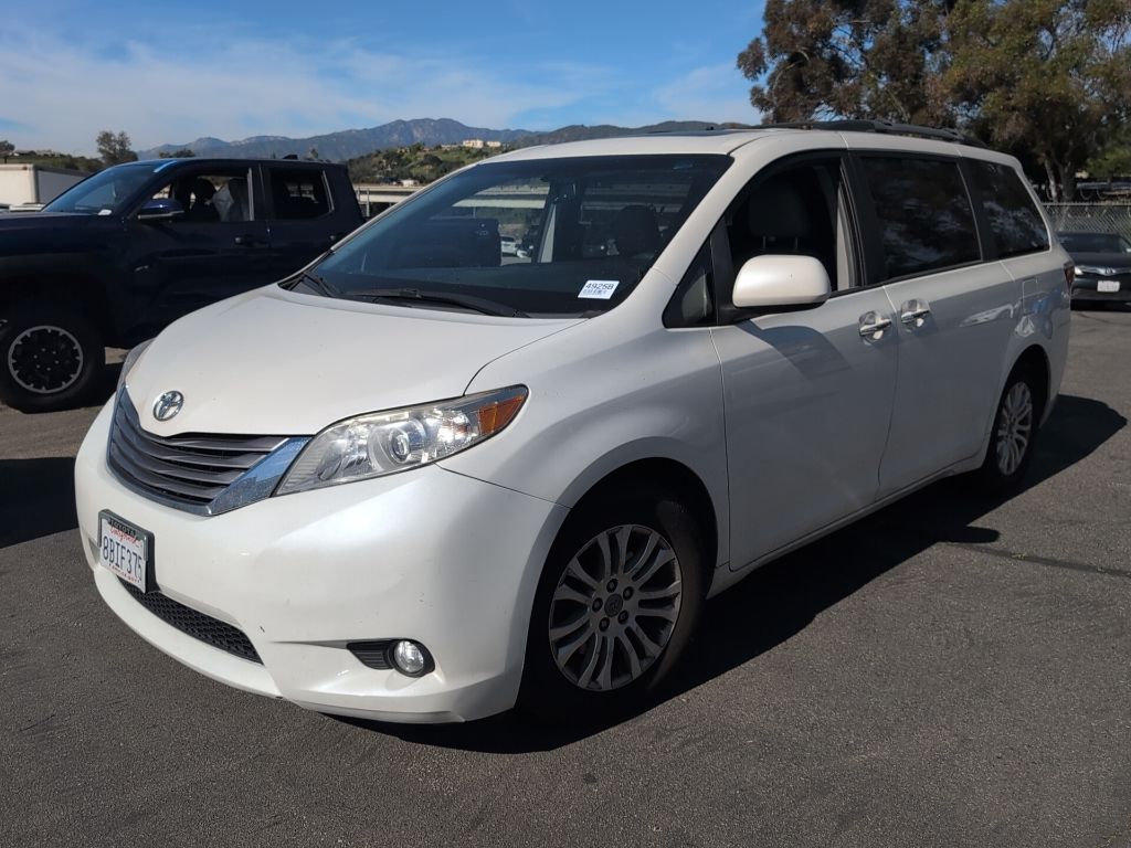 2017 Toyota Sienna XLE