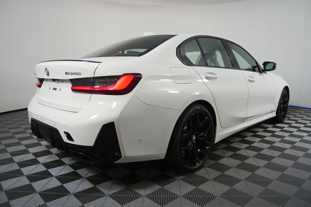 Thumbnail: 2026 BMW 3 Series - 3