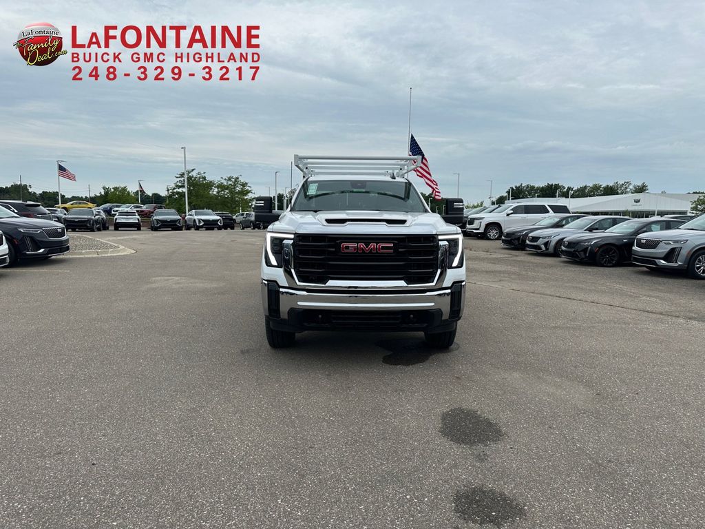 2024 GMC Sierra 2500HD Pro 43