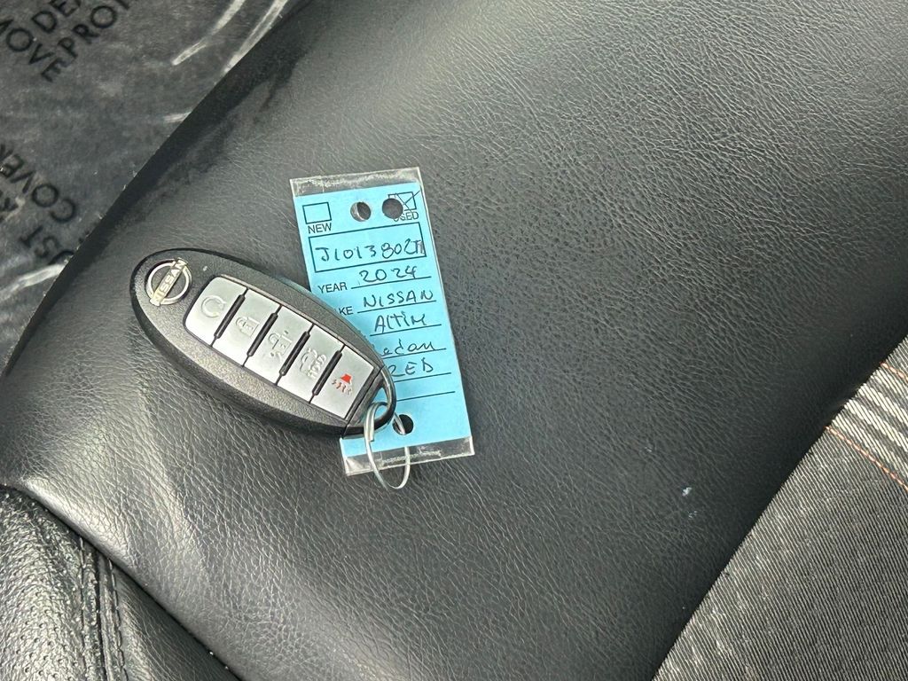 Used 2024 Scarlet Ember Nissan 2.5 SR image 40