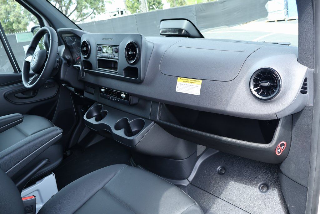 Thumbnail: 2025 Mercedes-Benz Sprinter - 5