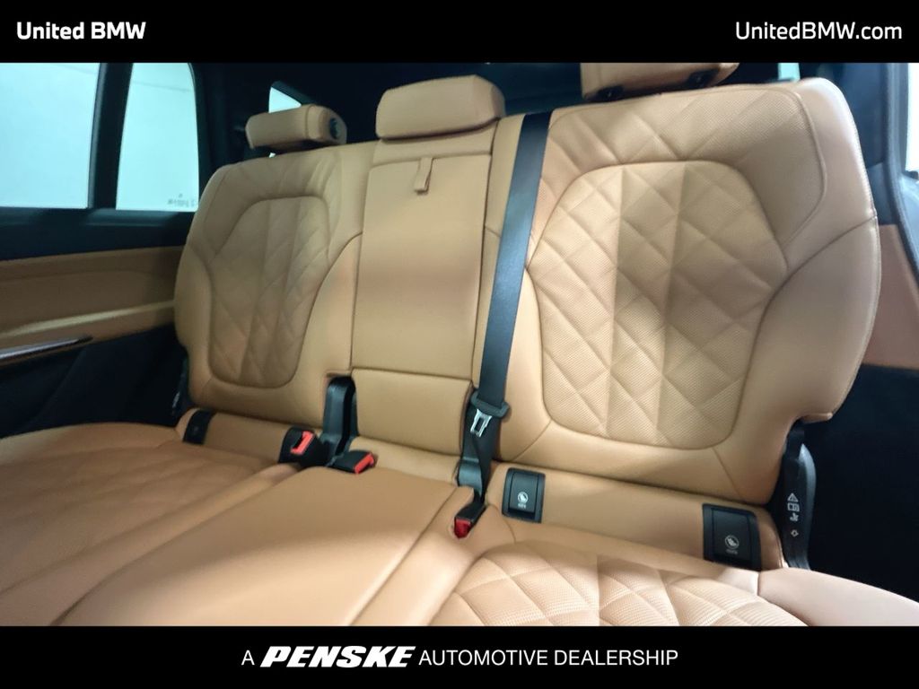 Thumbnail: 2026 BMW X7 - 21