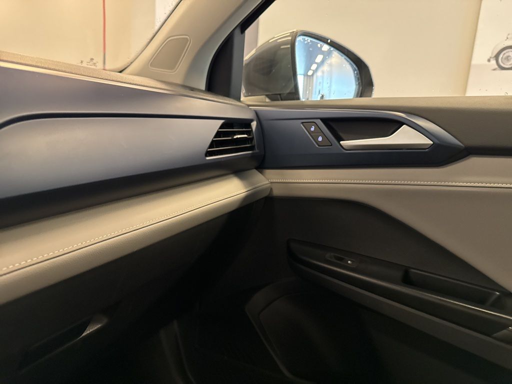 2024 Volkswagen Taos SE photo 23