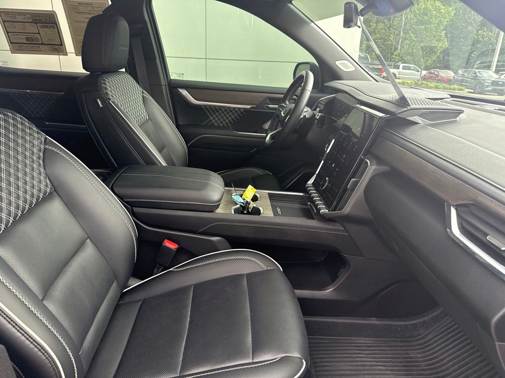 2025 GMC Acadia FWD Denali