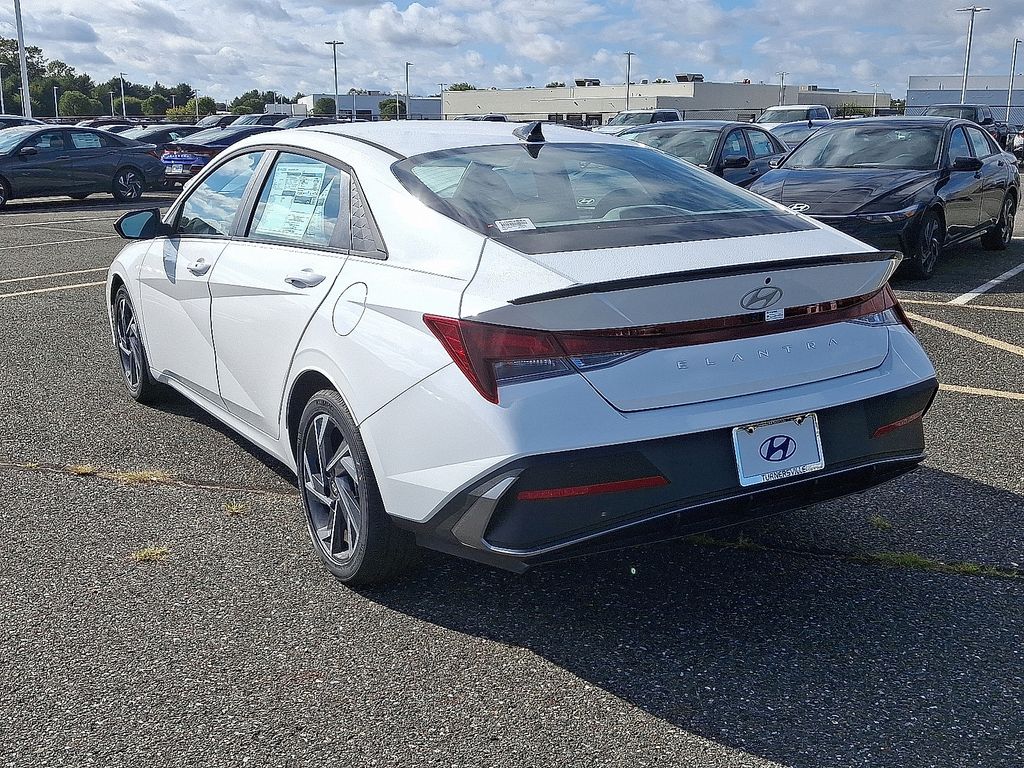 Thumbnail: 2025 Hyundai Elantra - 3