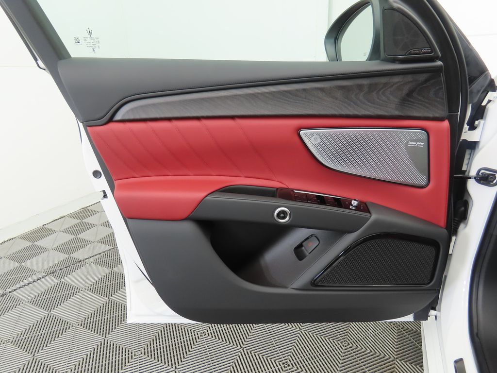 Thumbnail: 2025 Maserati Grecale - 25