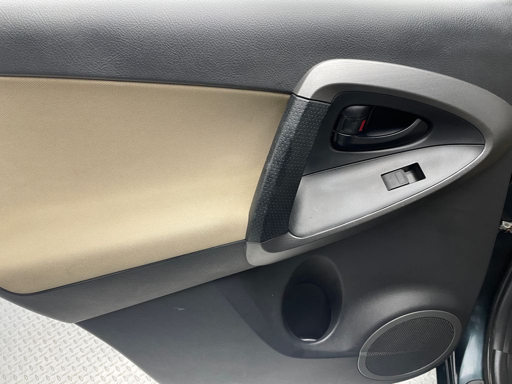 Thumbnail: 2012 Toyota RAV4 - 30