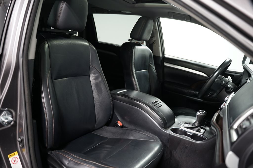 2015 Toyota Highlander XLE 26