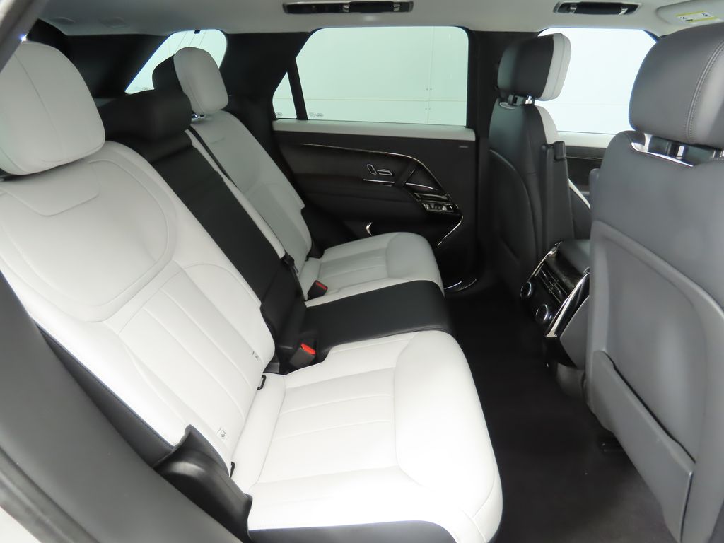 Thumbnail: 2023 Land Rover Range Rover Sport - 21