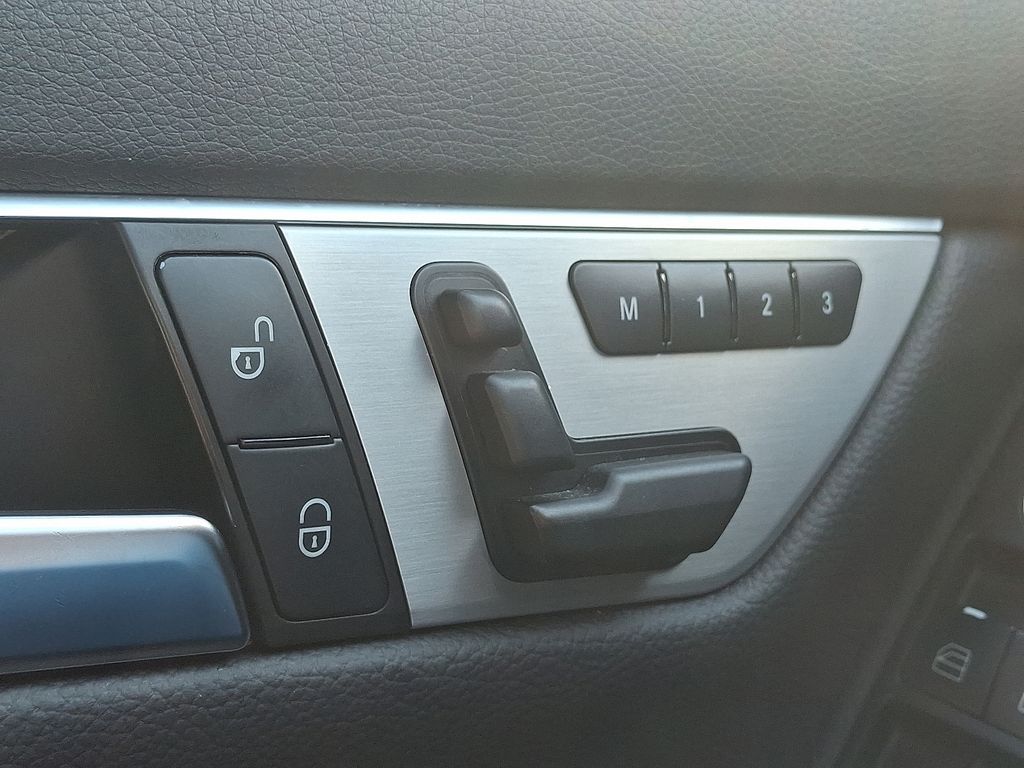 Thumbnail: 2012 Mercedes-Benz C-Class - 28