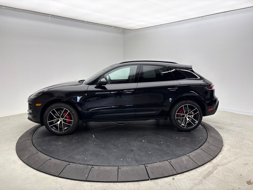 Thumbnail: 2026 Porsche Macan - 2