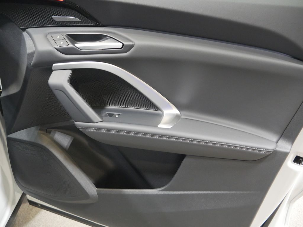 Thumbnail: 2025 Audi Q5 - 26