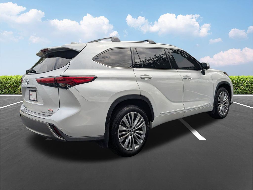 Used 2023 Toyota Highlander SUV