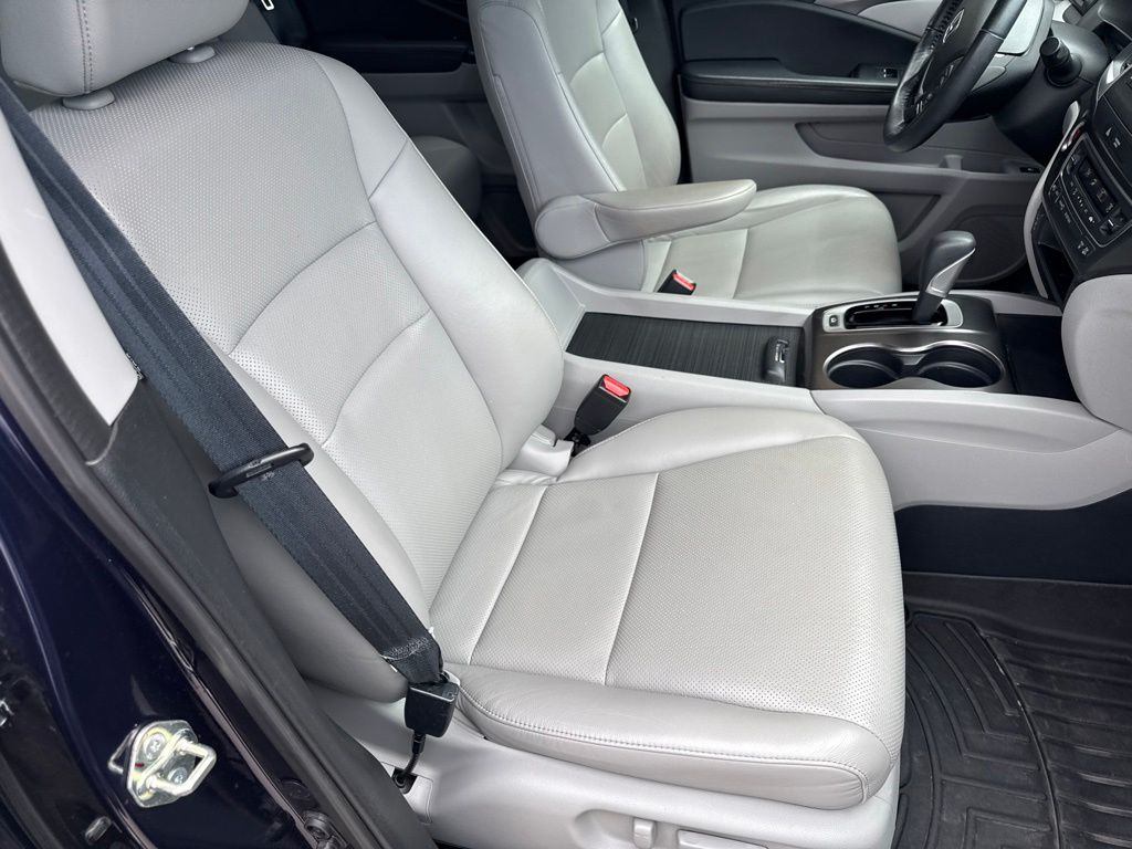 Used 2017 Blue Honda RTL image 17