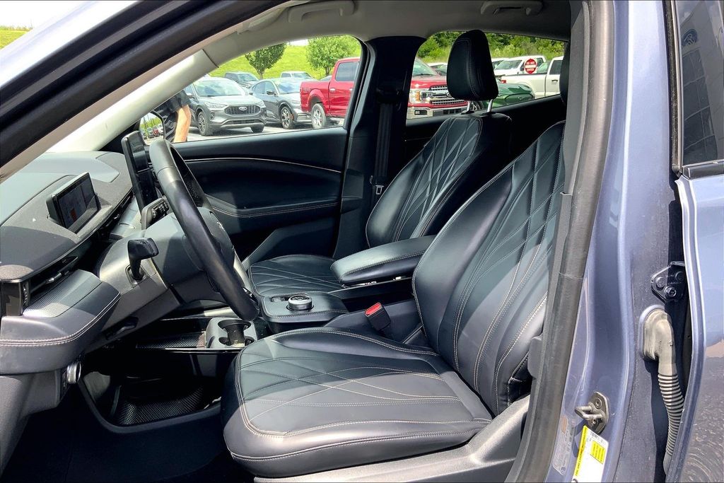 Used 2021 Blue Ford Select image 7