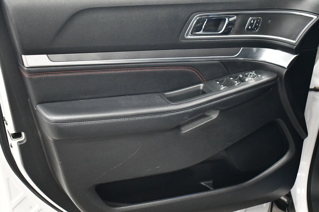 Thumbnail: 2017 Ford Explorer - 16