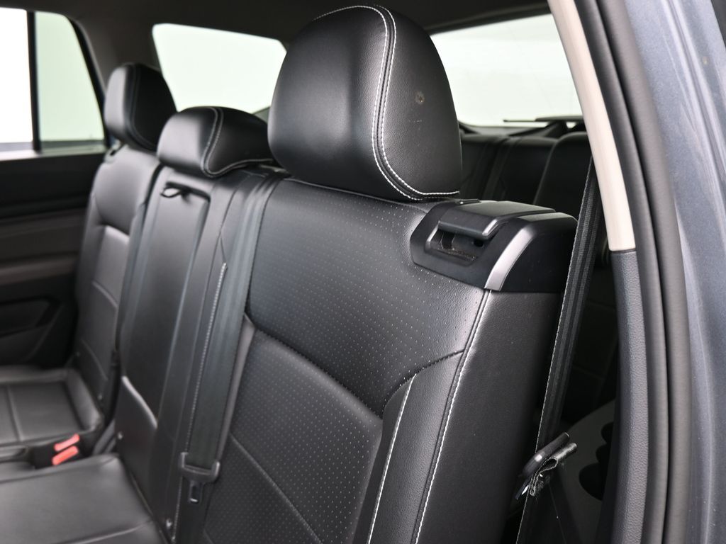 Used 2021 Gray Volkswagen 3.6L V6 SE w/Technology image 30