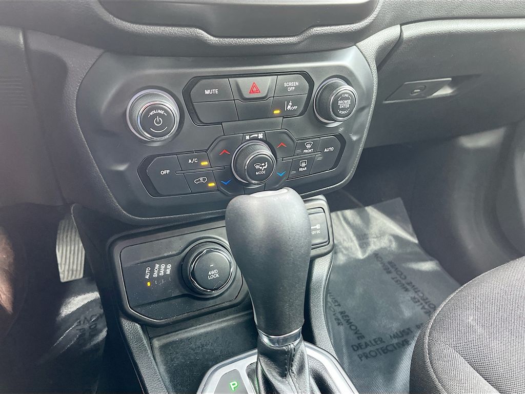 Used 2021 Blue Jeep Latitude image 17