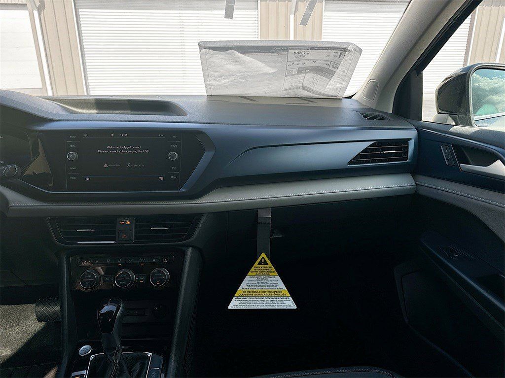 New 2024 Black Pearl Volkswagen 1.5T SE image 25