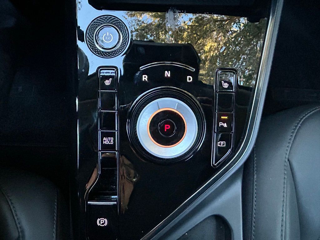 Thumbnail: 2023 Kia Niro - 26