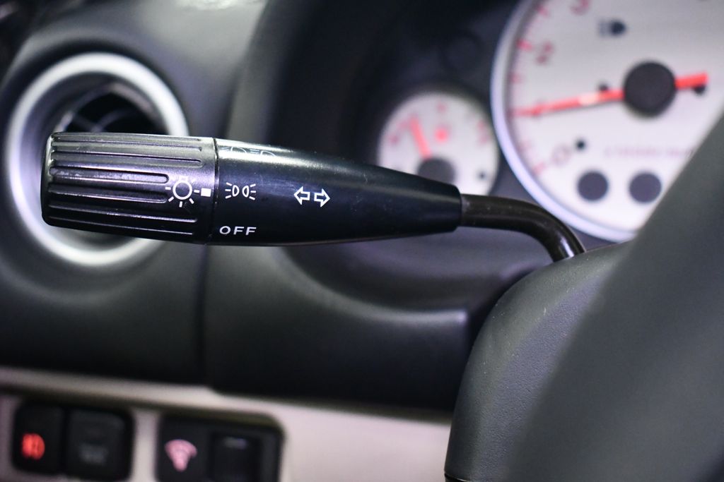 Thumbnail: 2005 Mazda MX-5 Miata - 17