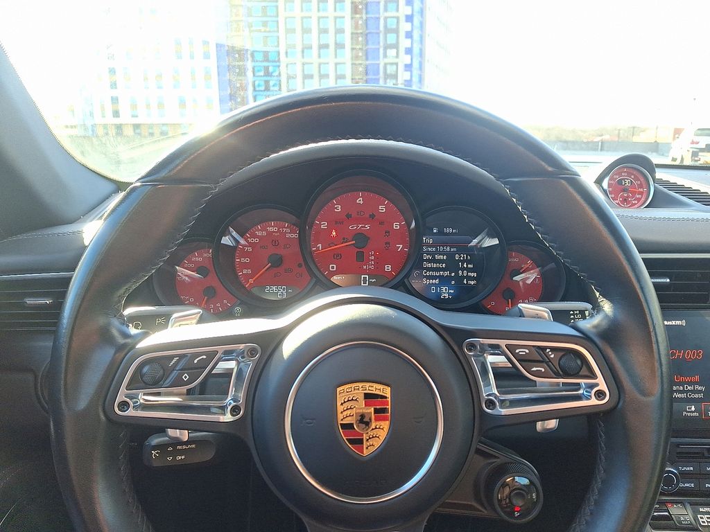 Thumbnail: 2018 Porsche 911 - 19