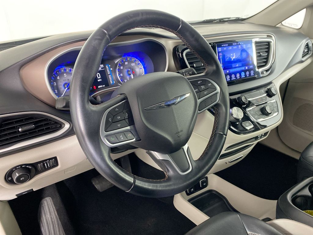 2017 Chrysler Pacifica Touring L 10