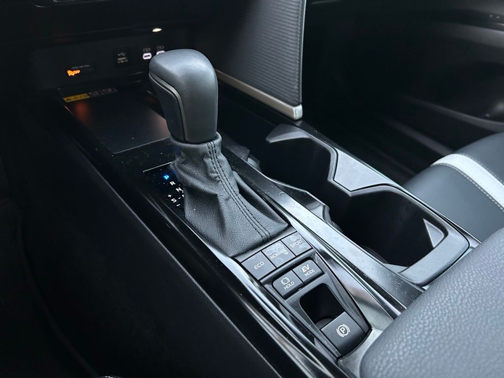2025 Toyota Camry SE 27